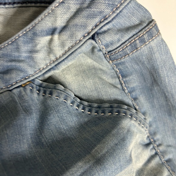 Lane Bryant Bermuda Genius Fit Distressed Denim Jean Shorts Size 20 - Picture 3 of 6